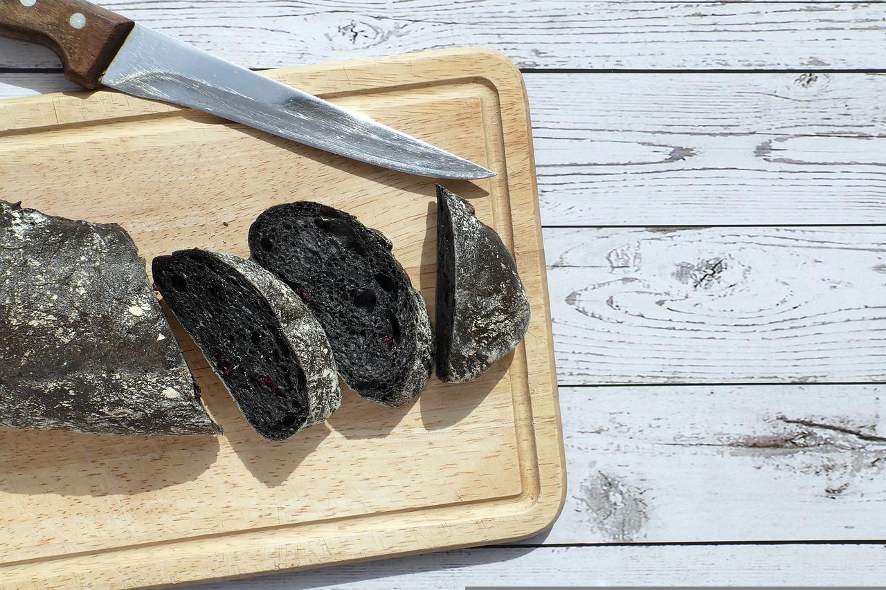 Pane nero al carbone