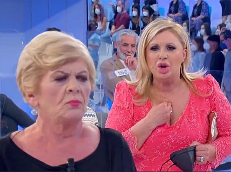 Uomini e Donne sviene centro studio 