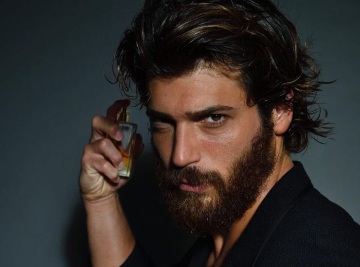 Can Yaman beneficienza profumo Mania