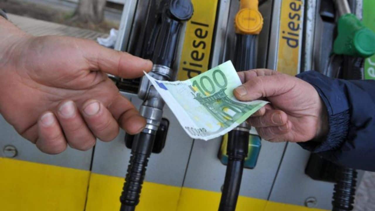 Benzina Diesel aumento prezzi 
