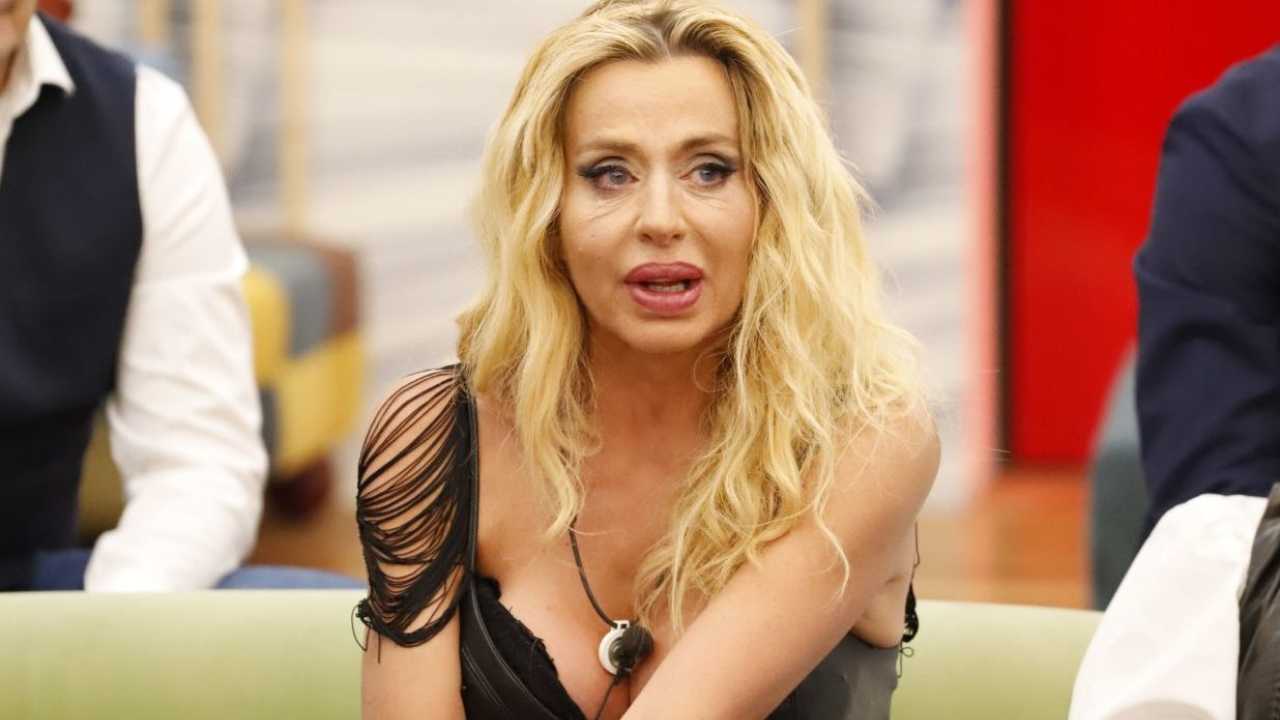 Valeria Marini tradita dal fidanzato Siniscalchi