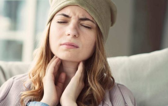 5 cibi da evitare mal di gola