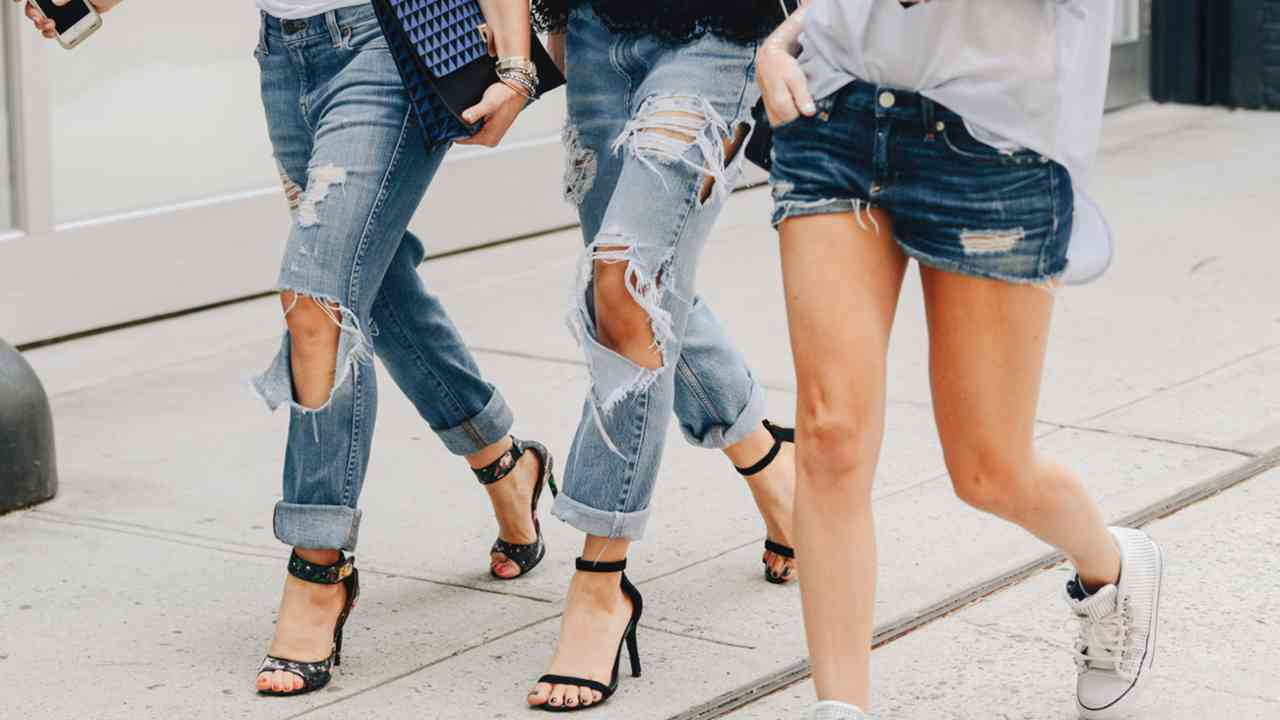 jeans strappati